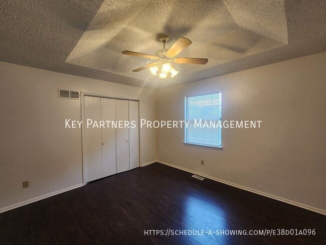 Building Photo - 1719 SW Parkridge Dr