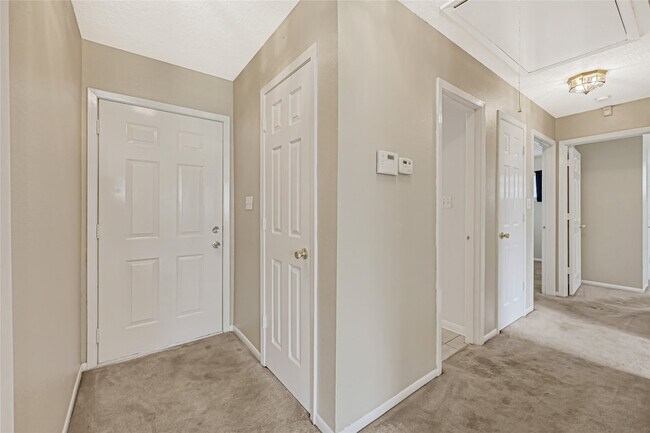 Building Photo - 3816 Newton Dr