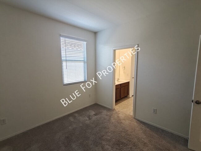 Building Photo - 5525 W Lazy Farm Dr