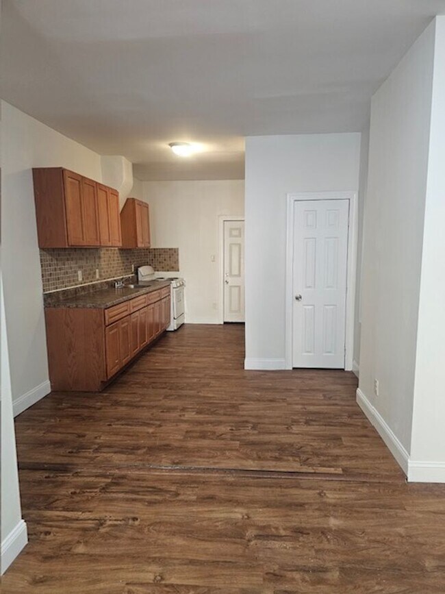 Building Photo - Large Home - Cobbs Creek