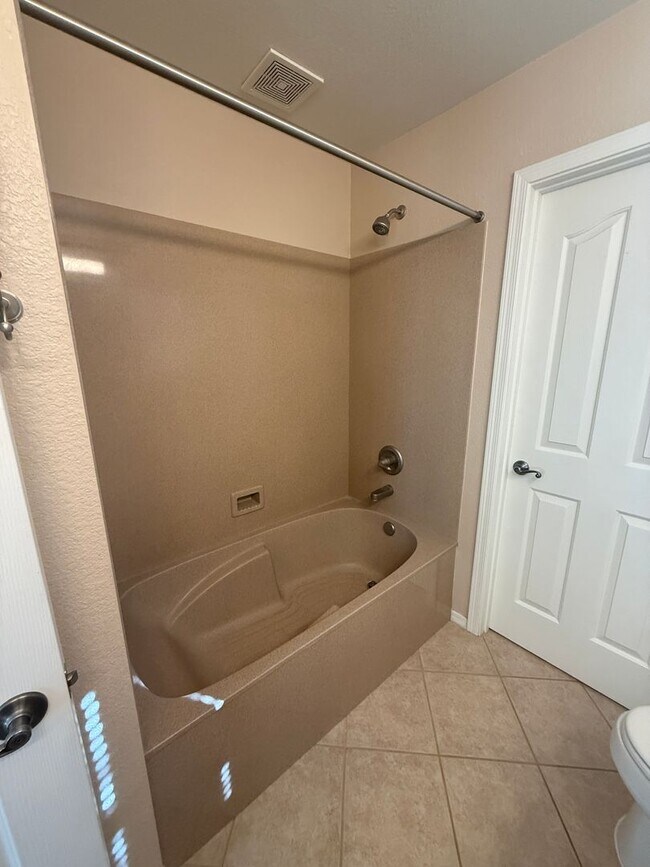 Building Photo - AVAILABLE NOW!  Beautiful 3BD/3BA North West HOME Resort-Style Living Across from Omni Tucson Nat...