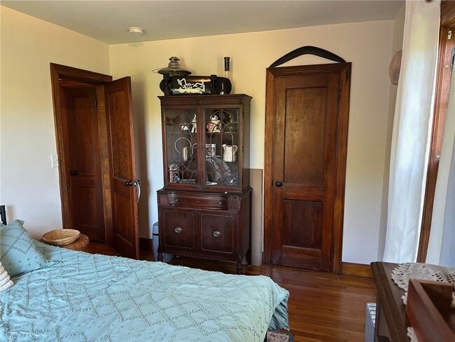 Building Photo - 749 W Main Rd