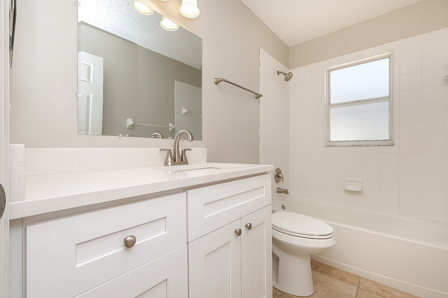 Building Photo - 8749 Morrison Oaks Ct