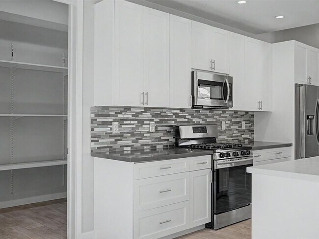 Building Photo - 10053 N Alder Spring Dr