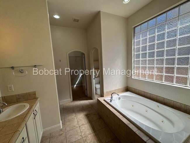 Building Photo - 1260 Flintwood Dr