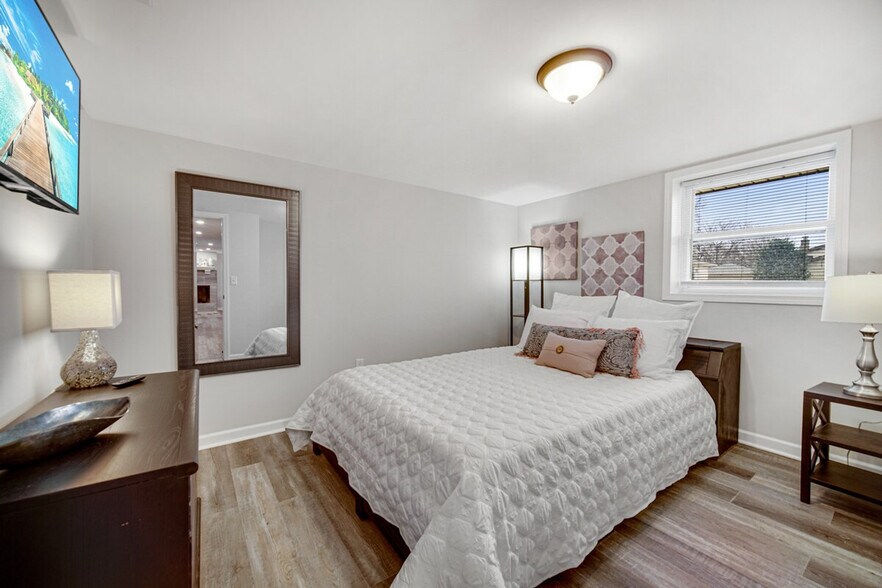 Building Photo - 560 Kathleen Dr