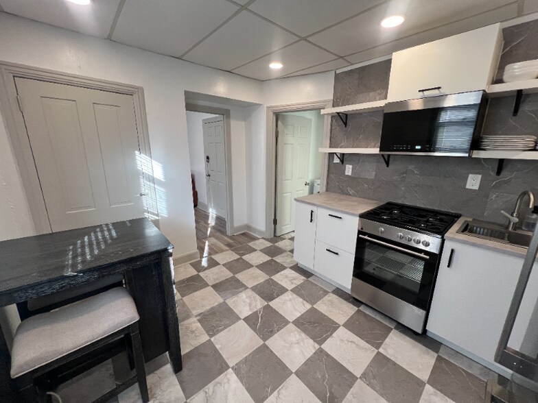 Building Photo - 513 E Montgomery Ave