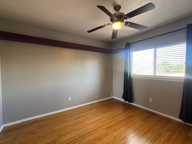 Building Photo - 8808 Vallejo Pl NE