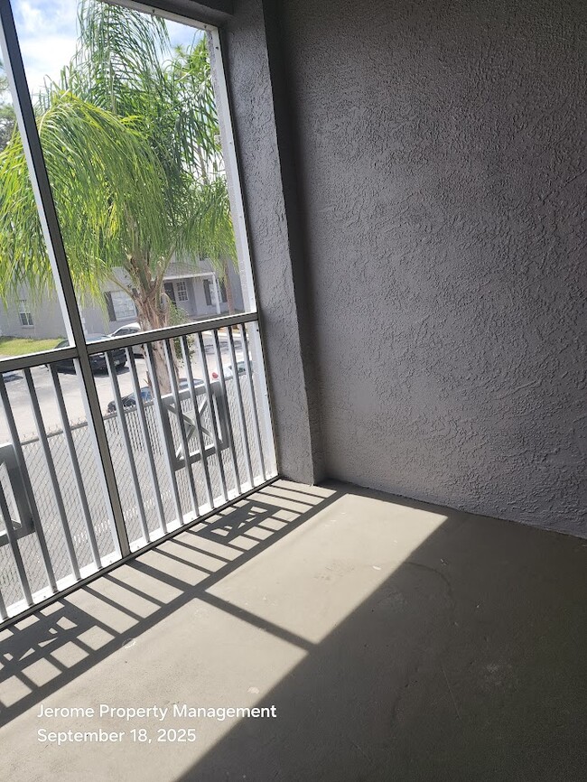 Building Photo - 5011 Sunridge Palms Dr