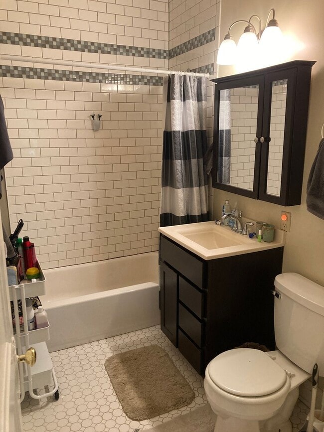 Building Photo - 2939-39B N Pierce St