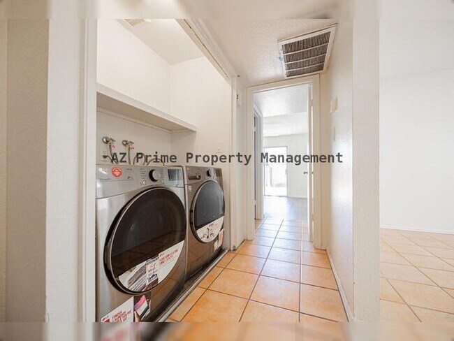 Building Photo - 2145 S Dorsey Ln