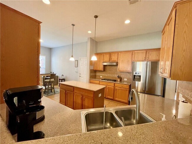 Building Photo - 501 King Eider Ln