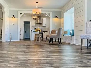 Building Photo - 602 S Chestnut St