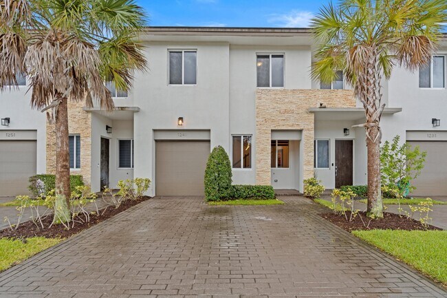 Building Photo - 1241 Pioneer Way