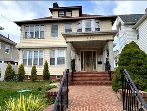 Building Photo - 249 Montclair Ave