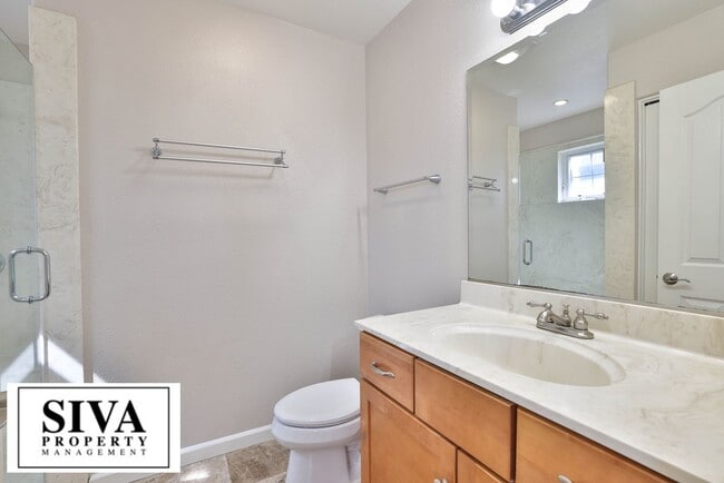 Building Photo - 808 Lenzen Ave