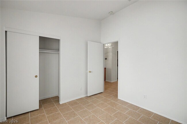 Building Photo - 2054 Cardigan Ave