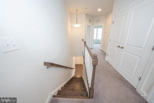 Building Photo - 220 Charles Ellis Dr