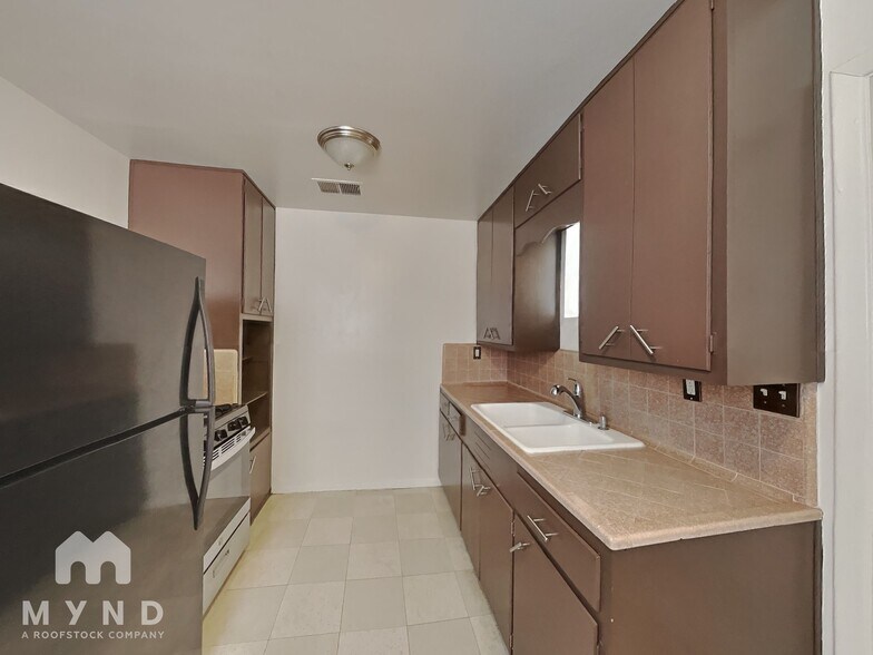 Building Photo - 9233 N 14th St