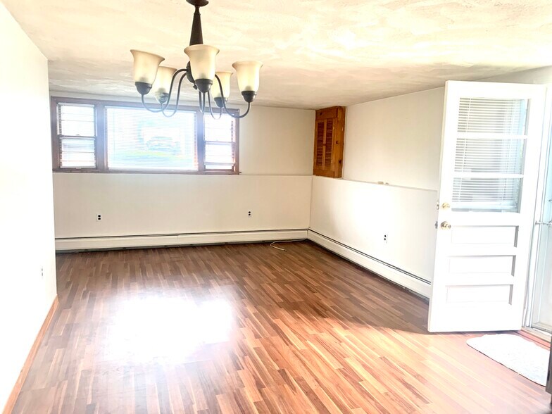 living room - 93 Sigourney St