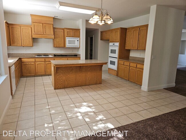 Building Photo - 4 br, 3 bath House - 2221 Serena Ave