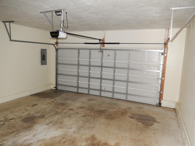 Building Photo - 2950 Bay Shore Dr