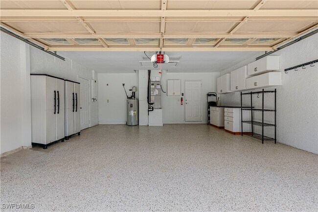 Building Photo - 7106 Lone Oak Blvd