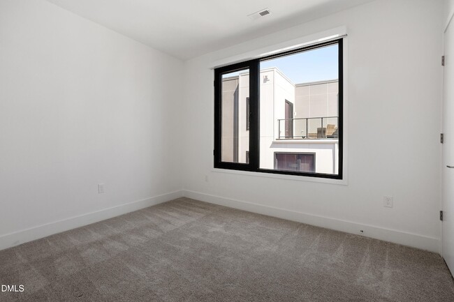 Building Photo - 2017 Jade St