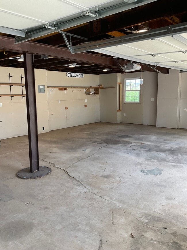 Building Photo - 501 Dartmouth Dr