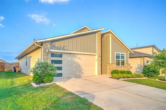 Building Photo - 4613 Tully Dr