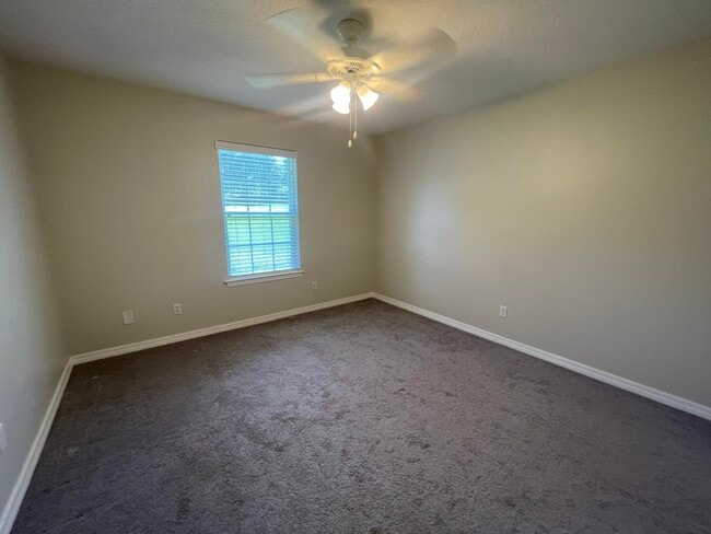 Building Photo - 728 Riva Ridge Dr