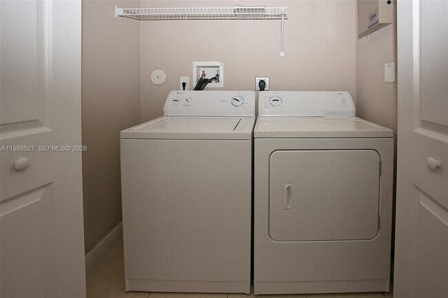 Building Photo - 2409 SW 99th Way