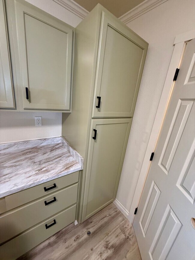Building Photo - FULLY REMODELED 3 bedroom 1 bath Rental