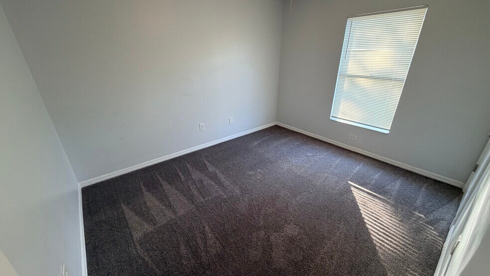 Building Photo - 2416 E 18th Ave