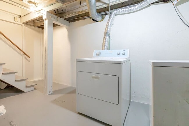 Building Photo - Bright 2 bed, 1 bath in fantastic SE locat...