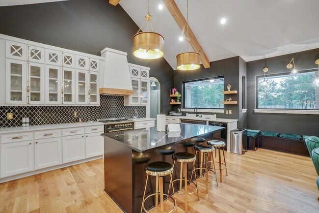 Building Photo - 371 S Ring Rd