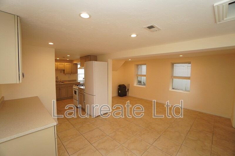 Building Photo - 2376 S Race St