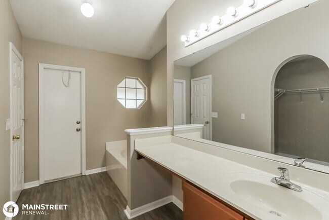 Building Photo - 7163 Overland Park Blvd E, Jacksonville, F...