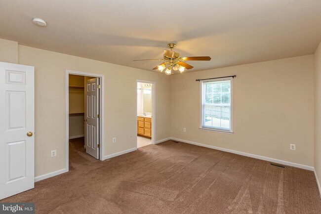 Building Photo - 34 Hidden Lake Dr