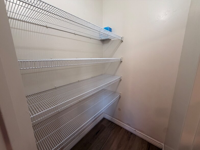 Building Photo - 1987 Churchill Dr