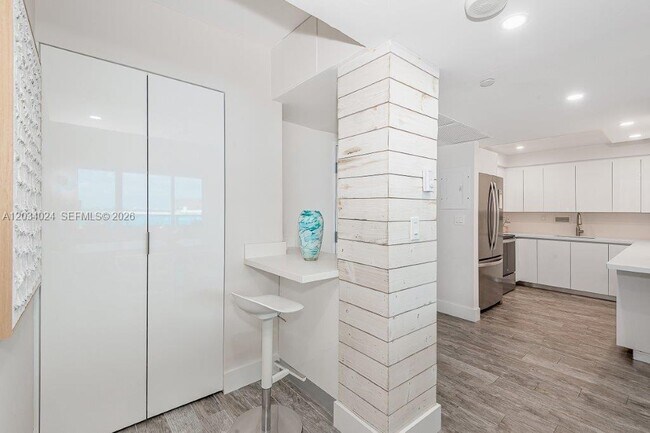 Building Photo - 2301 Collins Ave