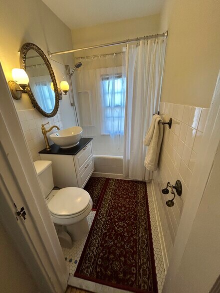 Building Photo - 2508 33rd Ave S