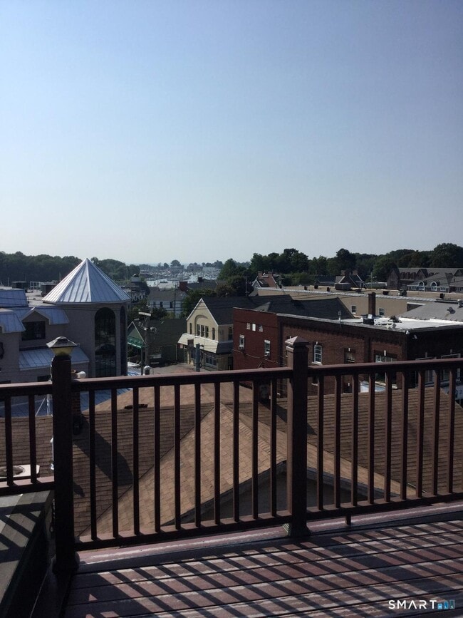 Building Photo - 9 River St