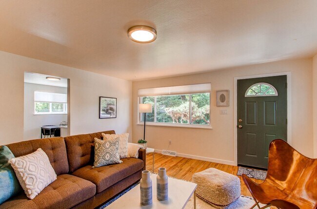 Building Photo - Charming 2BR Duplex in Lakewood by Crown H...