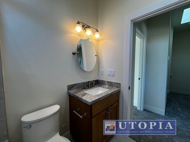 Building Photo - Beautiful 3 Bedroom, 3 Bathroom Duplex Unit Located on the Upper Westside of Santa Cruz. Brand ne...