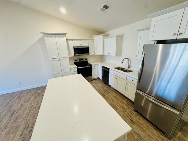 Building Photo - 3900 McKendree Dr