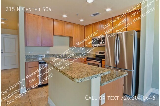 Building Photo - 215 Center St