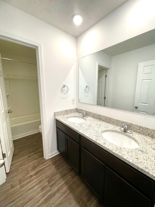 Building Photo - Gorgeous New Construction Home!