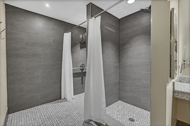 Building Photo - 5925 Almeda Rd