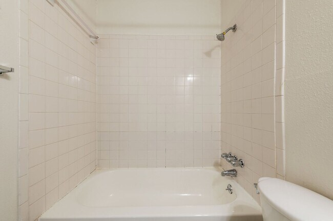 Building Photo - 5612 William Holland Ave